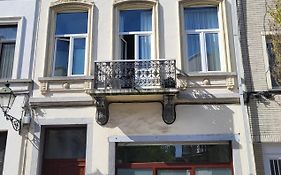 Studio Alicia, Idealement Situe